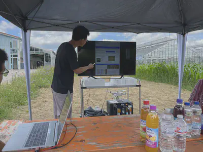 Chenghao showing poster